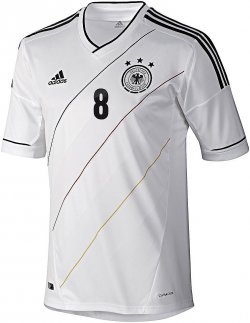 Zum Tag der Einheit gibt es 20% auf die gesamte DFB-Kollektion bei @outfitter.de z.B. Özil DFB Trikot Home EM 2012 für 15,96€ (idealo: 43,46€)