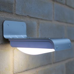 Amazon: amzdeal LED Solar Außenwandleuchte mit Bewegungsmelder mit Gutschein für nur 9,99 Euro statt 12,99 Euro