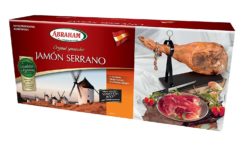 Amazon: Abraham Jamón Serrano Bodega im Geschenkkarton mit Bock und Messer (1 x 6.5 kg) für nur 32,99 Euro statt 54,99 Euro