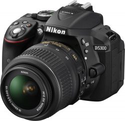 Foto-Tiefpreis-Woche @Media-Markt z.B. NIKON D5300 Kit Spiegelreflexkamera mit 18-55 mm Objektiv für 399 € (495 € Idealo)
