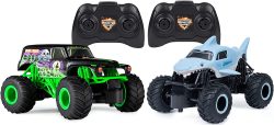 Amazon: Monster Jam Racing Rivals Set mit 2 ferngesteuerten Trucks – Grave Digger vs. Megalodon für nur 17,99 Euro statt 46,93 Euro bei Idealo